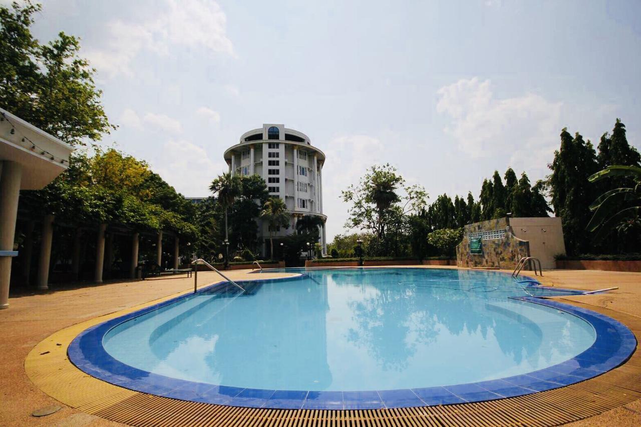 Hermitage Hotel Korat-Sha Nakhon Ratchasima Exterior photo