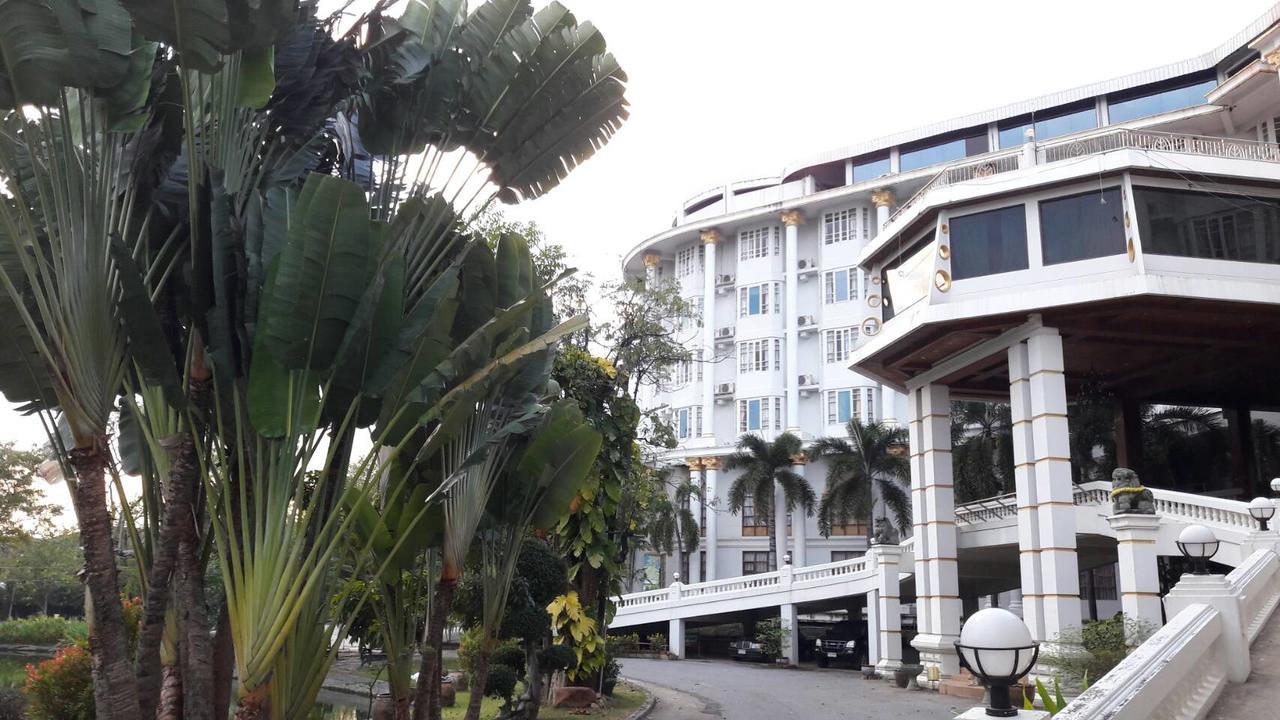 Hermitage Hotel Korat-Sha Nakhon Ratchasima Exterior photo